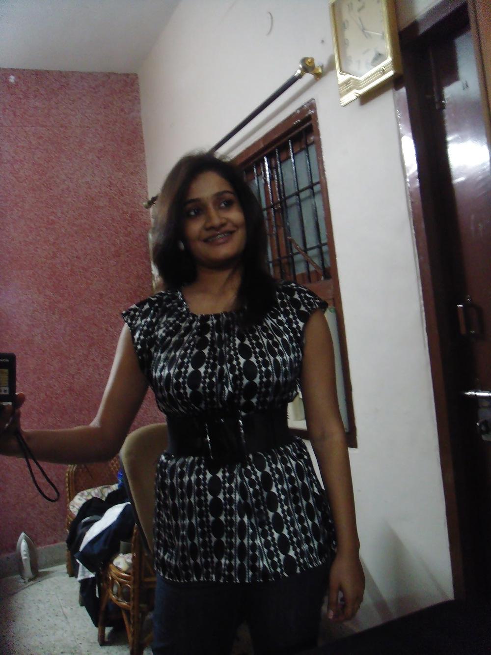 9P Indian slut selfshot pics