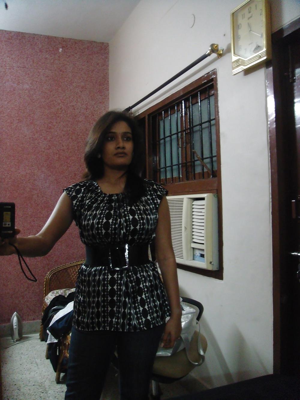 9P Indian slut selfshot pics