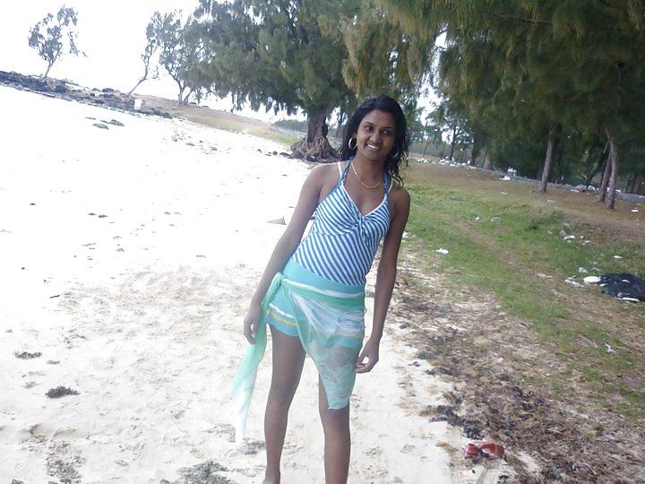 24P Indian Desi Babes Hot & Sexy Indians 