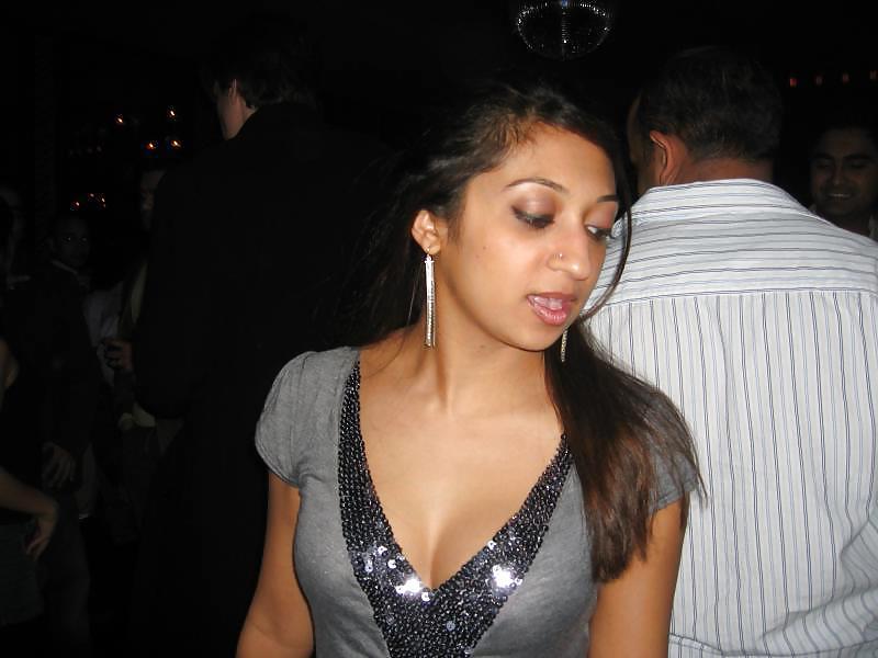 24P Indian Desi Babes Hot & Sexy Indians 