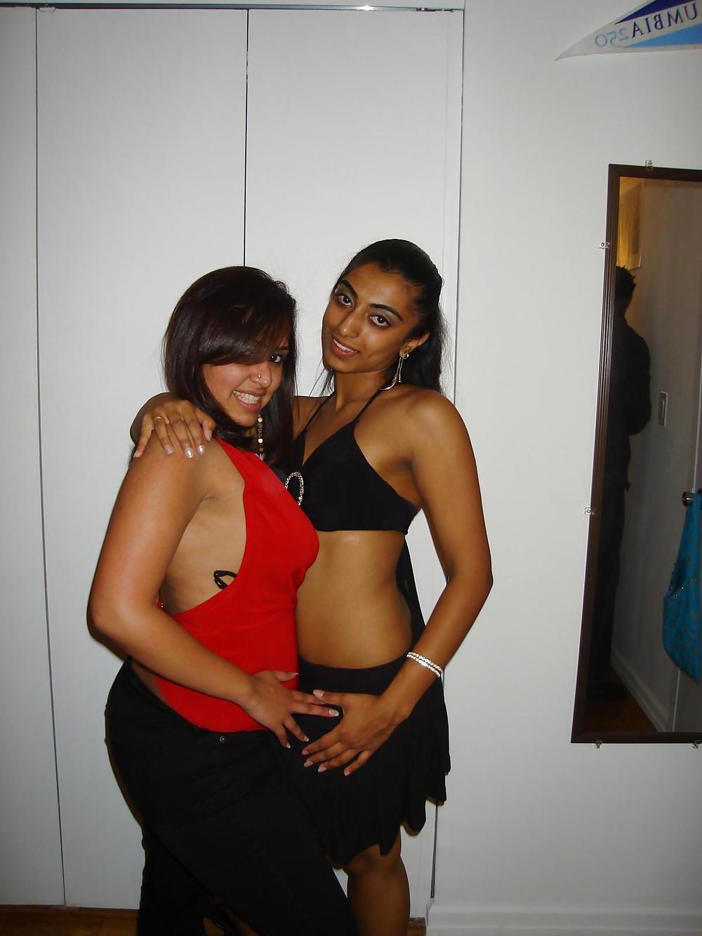 24P Indian Desi Babes Hot & Sexy Indians 