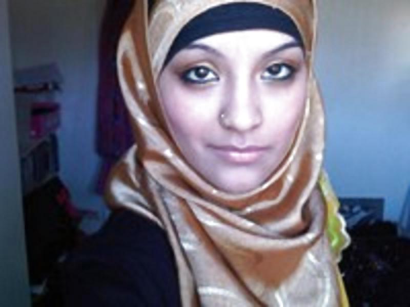 7P Arab girl shows small tits