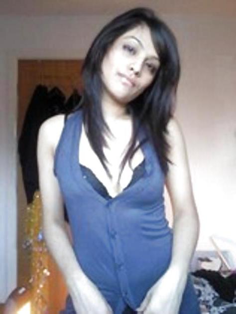7P Arab girl shows small tits