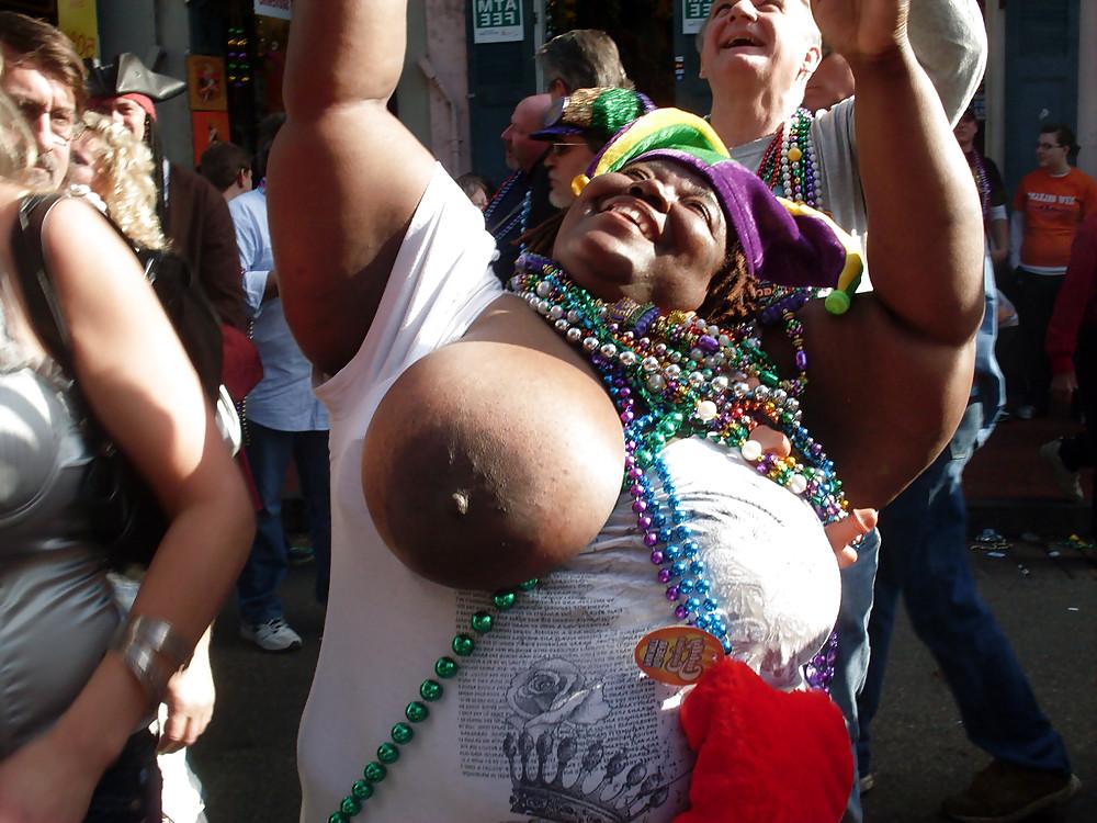 25P Huge boobs world