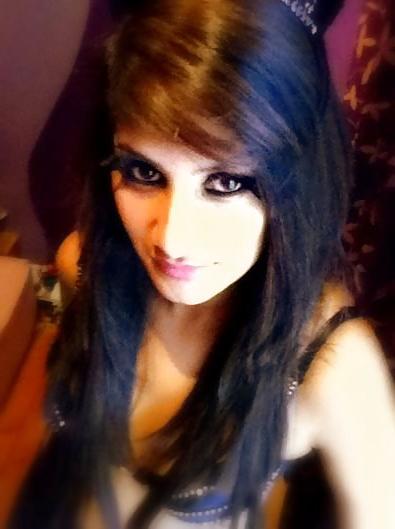 14P Smoking hot uk indian girl 