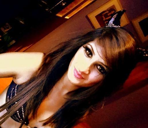 14P Smoking hot uk indian girl 