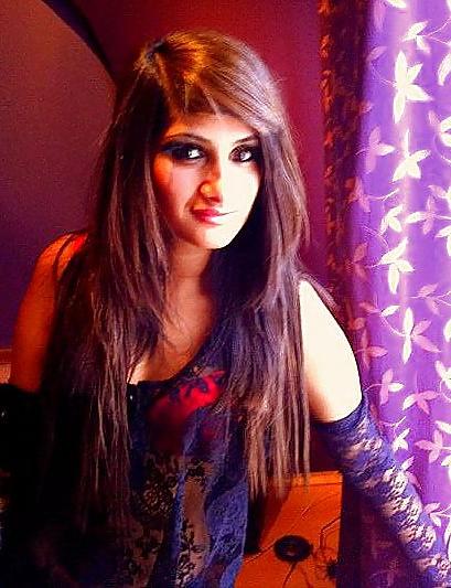 14P Smoking hot uk indian girl 