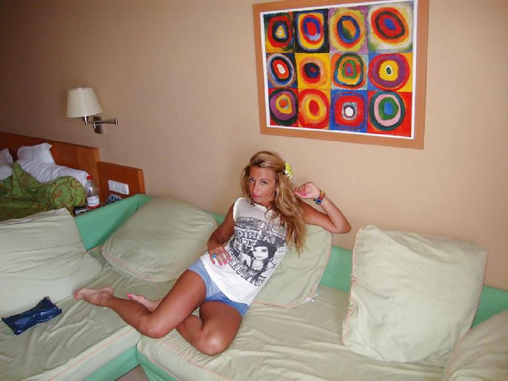 21P Hungarian girl: Dora