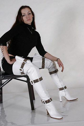 14P Babes posing in boots