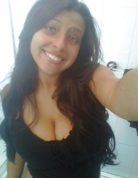 22P Some Random Cleavage Babes