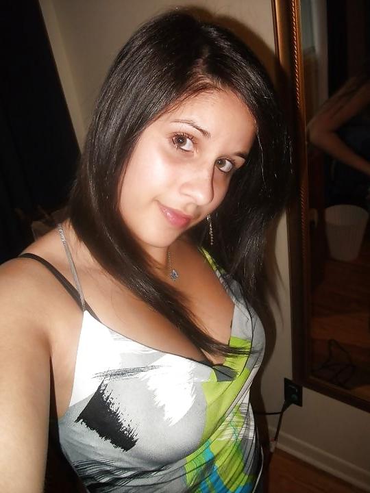22P Some Random Cleavage Babes