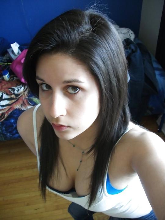 22P Some Random Cleavage Babes
