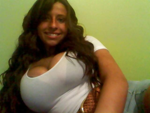22P Some Random Cleavage Babes