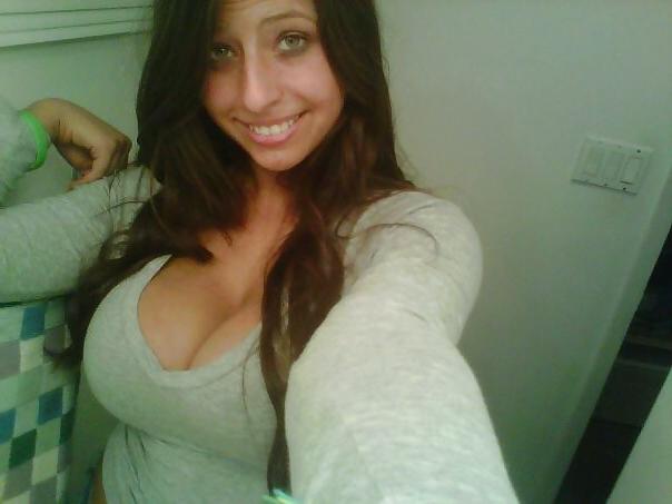 22P Some Random Cleavage Babes