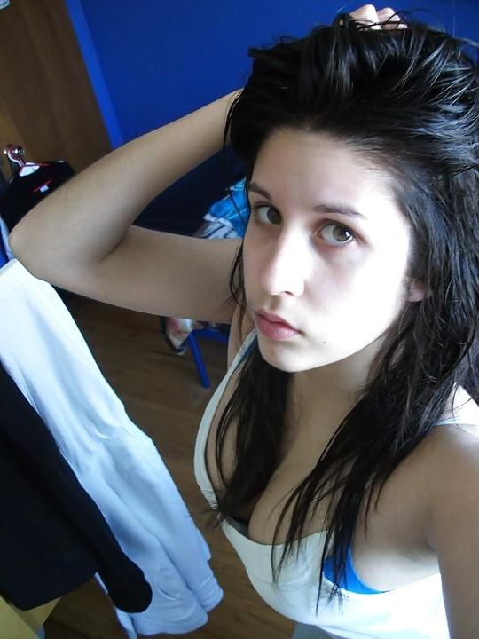 22P Some Random Cleavage Babes