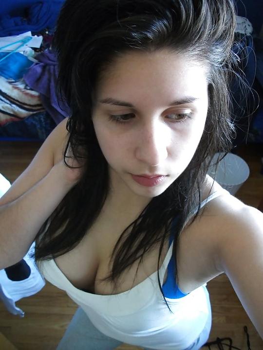 22P Some Random Cleavage Babes