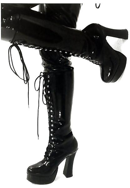 25P Leather Babes