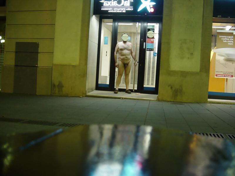 9P Public phone, Bank, videoclub