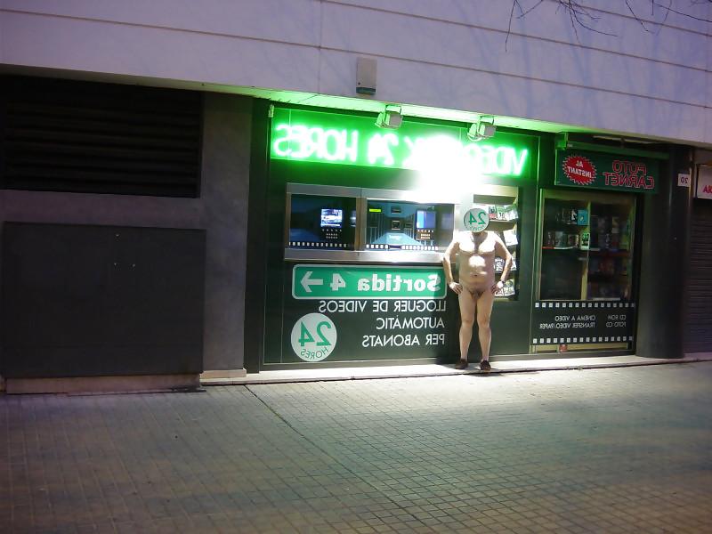 9P Public phone, Bank, videoclub
