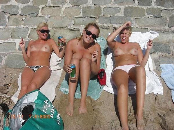 25P Hot Smoking Babes by TROC