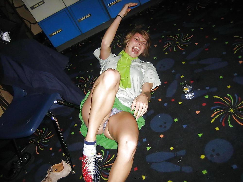 25P Hot babes upskirt shots