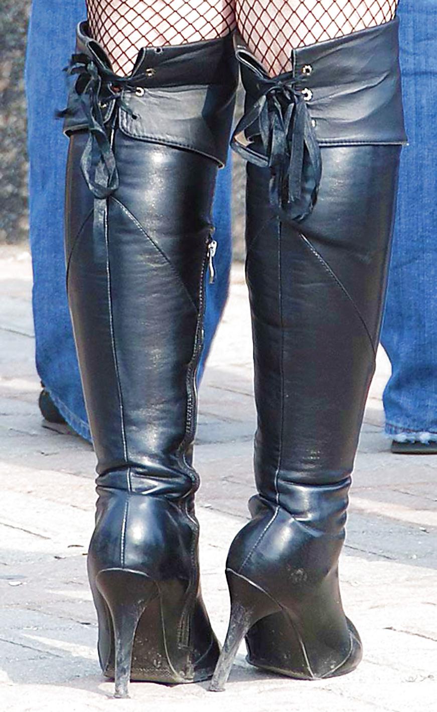 16P In The Streets 062 - Black Boots & Sexy Stockings