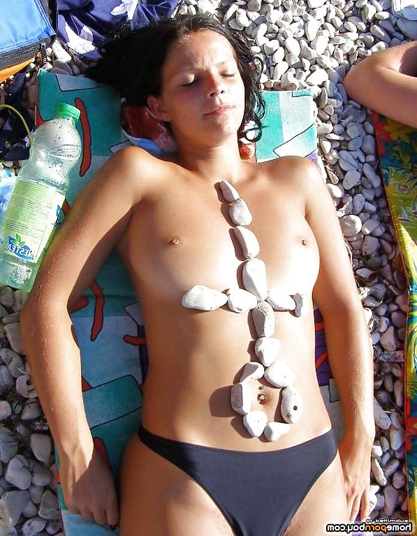 25P Lots of nude beach babes