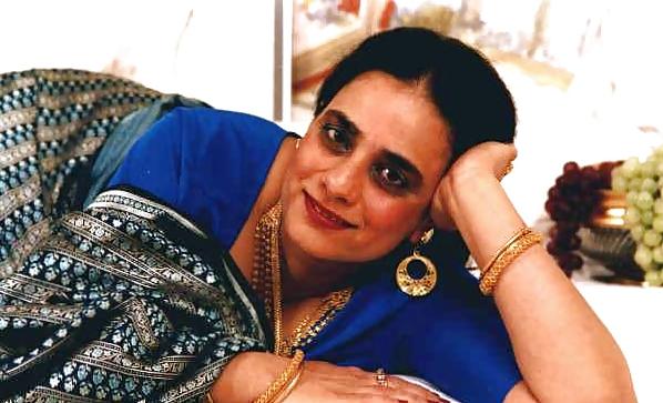 24P Indian aunty photo shoot