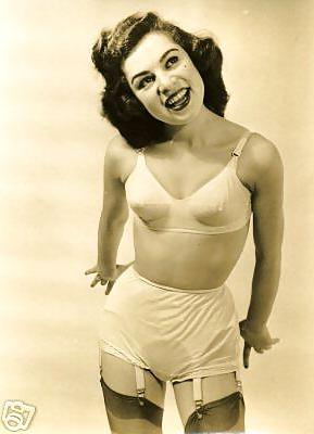 25P Vintage Babes 001