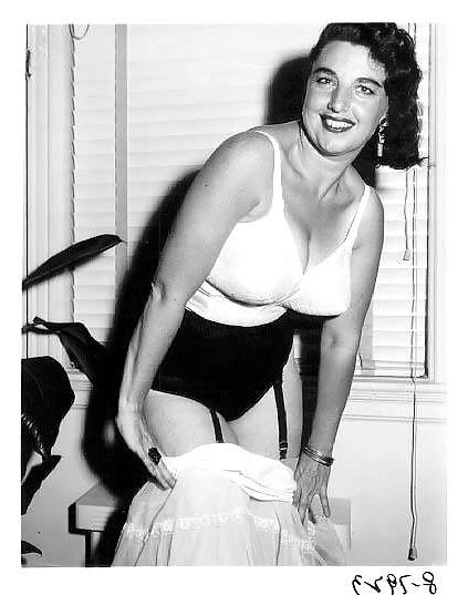 25P Vintage Babes 001
