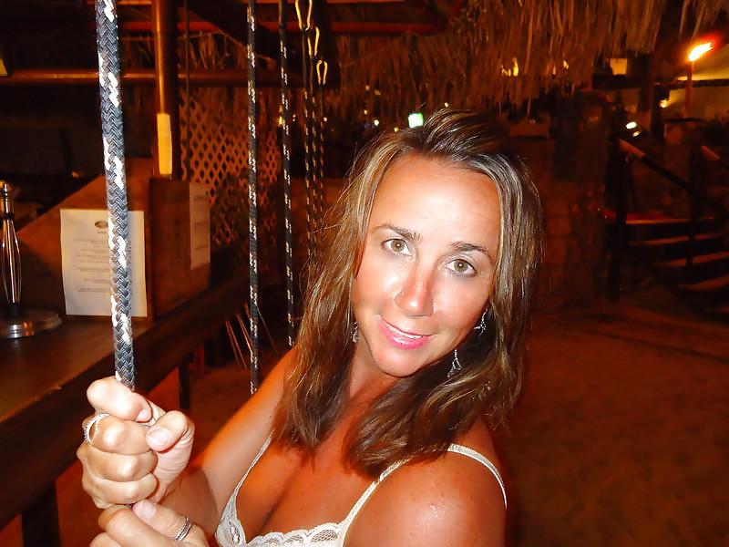 23P American amateur couple