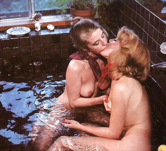 17P Kissing Babes