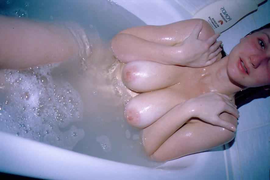 10P SAG - My Young Wife With Voluptuous Boobs In The Bathtube 02