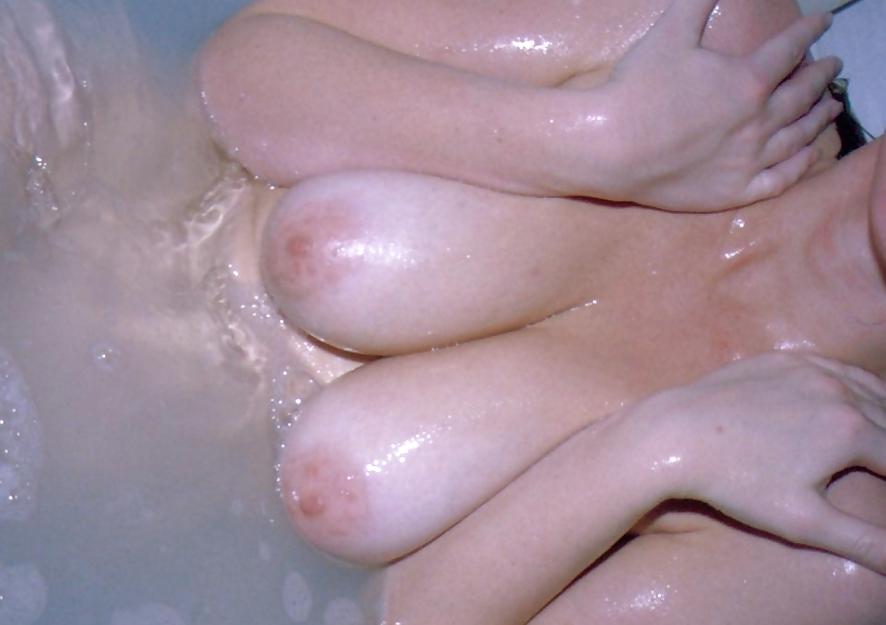 10P SAG - My Young Wife With Voluptuous Boobs In The Bathtube 02