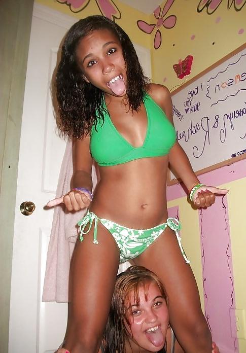 25P Sexy ebony friends