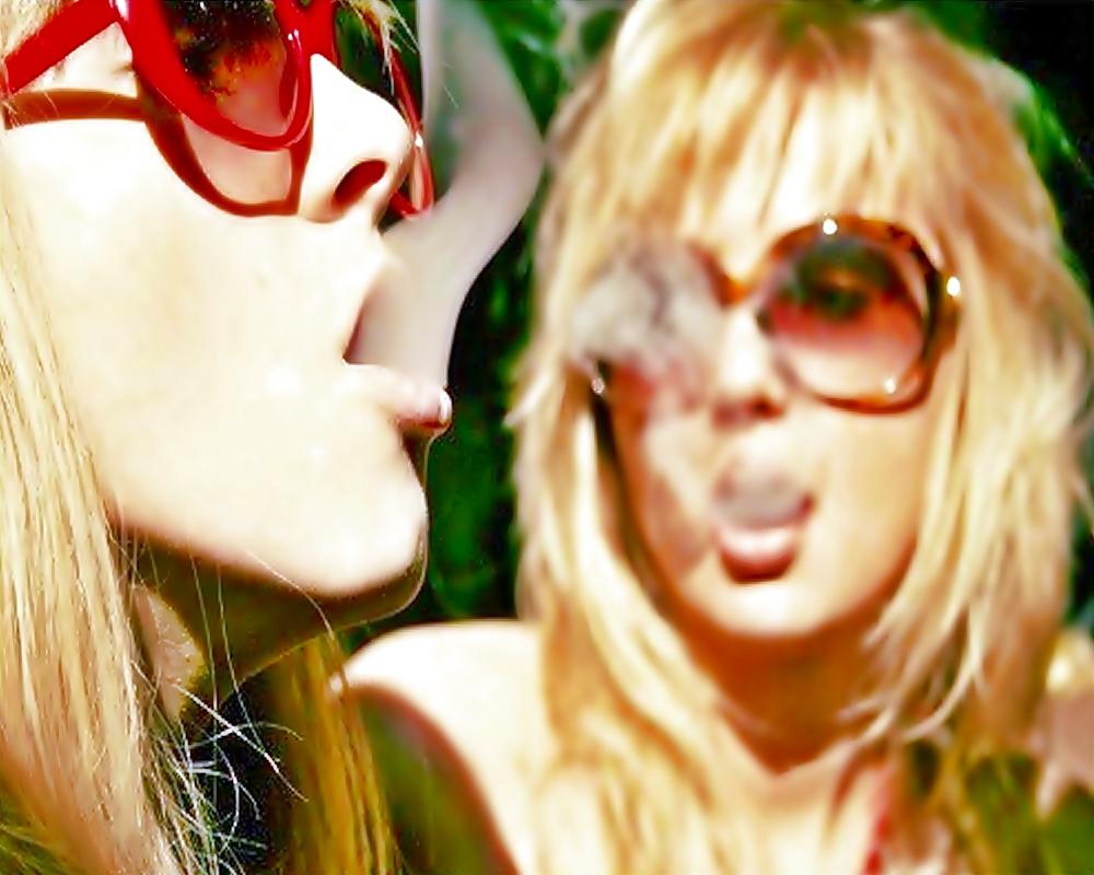 25P Smoking Sexy