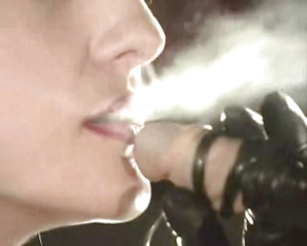 25P Smoking Sexy