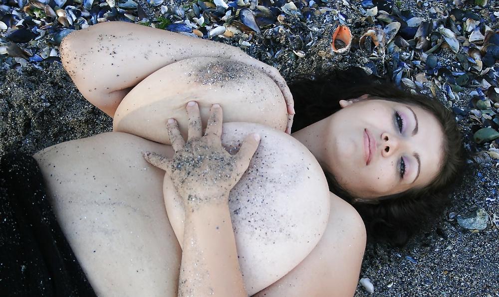 25P Huge Tits on the Beach
