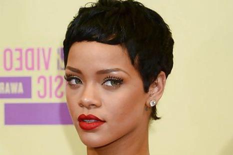 11P Rhianna-smoking