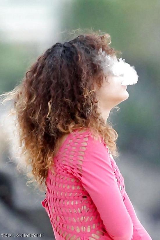 11P Rhianna-smoking