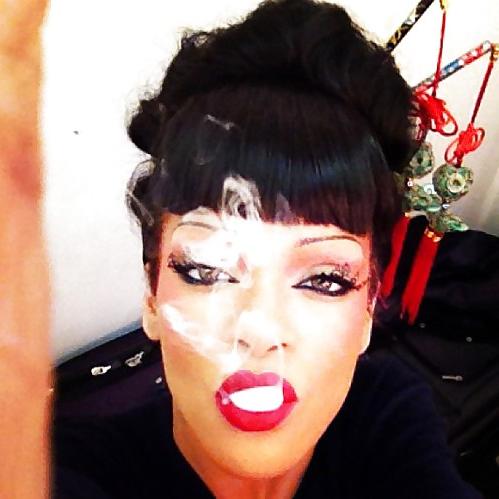 11P Rhianna-smoking