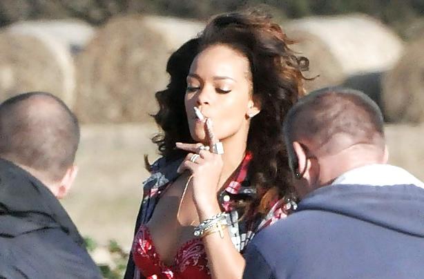 11P Rhianna-smoking