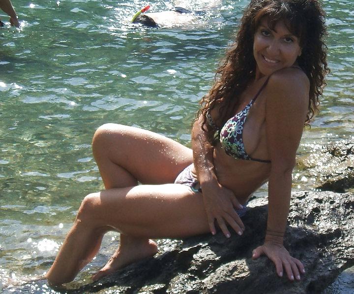 11P Big Boobs Milf
