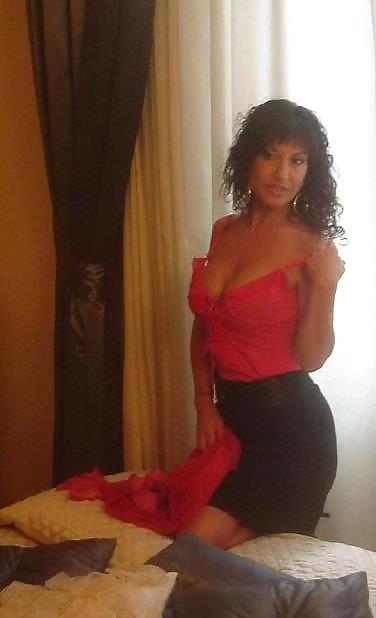 11P Big Boobs Milf
