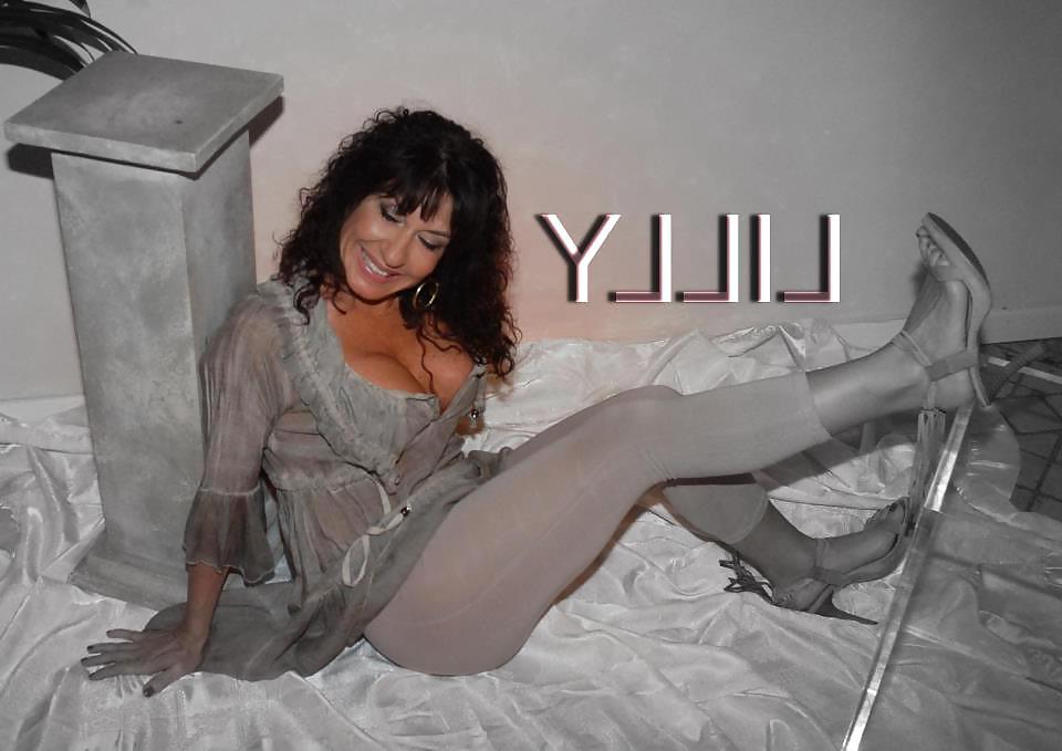11P Big Boobs Milf
