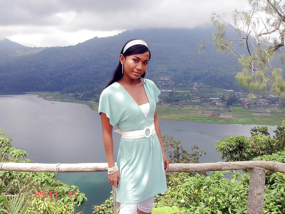 25P Indonesian Ladyboy Mary