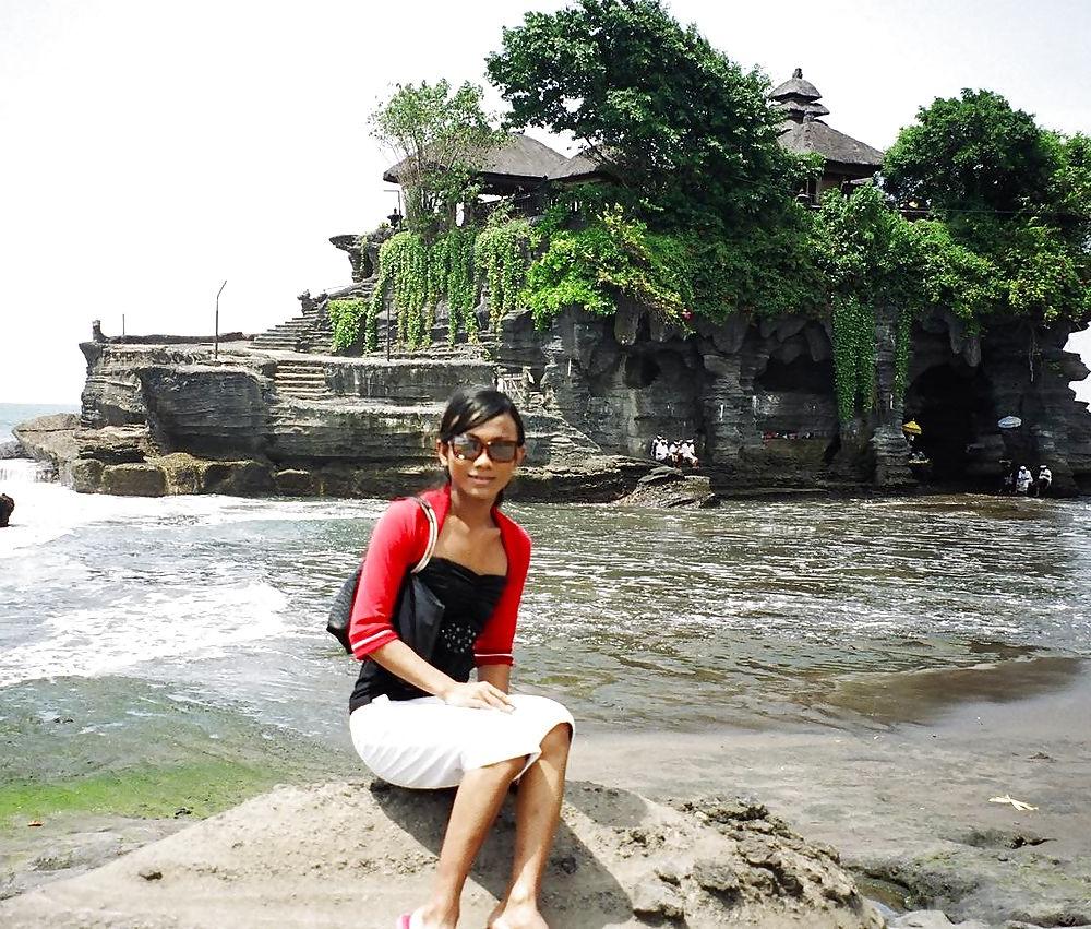 25P Indonesian Ladyboy Mary