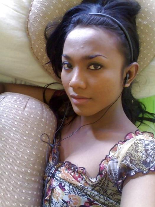 25P Indonesian Ladyboy Mary