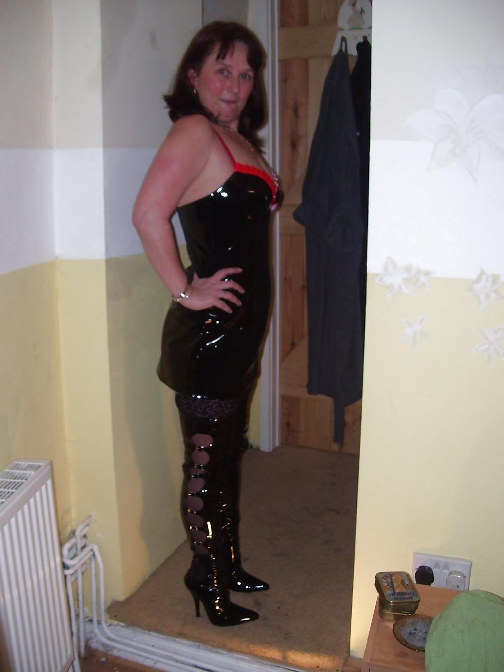 25P Slut Wife  in  Boots