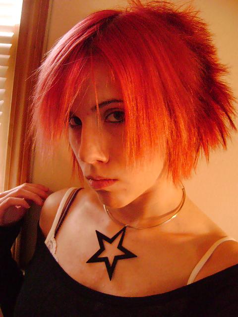 25P Sexy Emo-rothaariges Teenchick